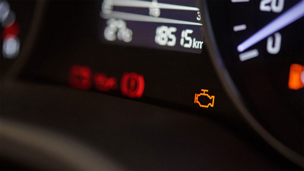 Luz CHECK ENGINE encendida Qué es y qué signfica